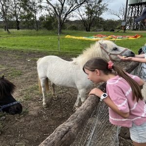 kids-with-horses